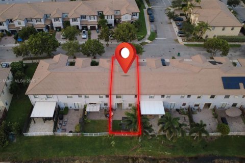 Townhouse in Doral, Florida 4 bedrooms, 177.63 sq.m. № 1953552 - photo 20