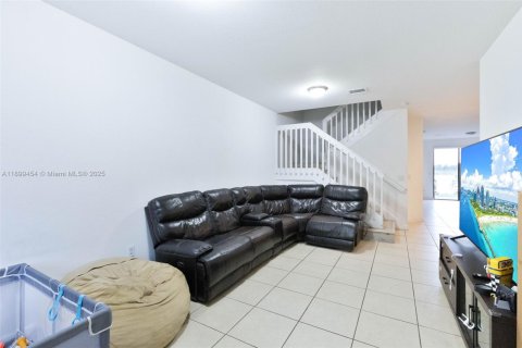 Townhouse in Doral, Florida 4 bedrooms, 177.63 sq.m. № 1953552 - photo 18