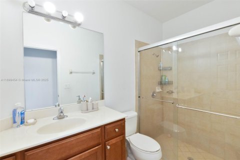 Townhouse in Doral, Florida 4 bedrooms, 177.63 sq.m. № 1953552 - photo 14