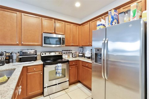 Townhouse in Doral, Florida 4 bedrooms, 177.63 sq.m. № 1953552 - photo 10