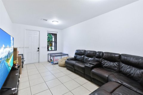 Townhouse in Doral, Florida 4 bedrooms, 177.63 sq.m. № 1953552 - photo 17