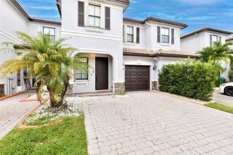 Townhouse in Doral, Florida 4 bedrooms, 177.63 sq.m. № 1953552 - photo 2
