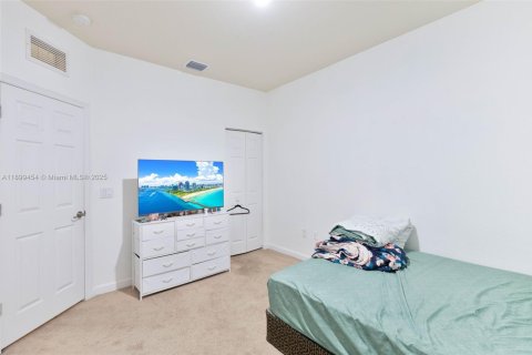 Townhouse in Doral, Florida 4 bedrooms, 177.63 sq.m. № 1953552 - photo 9