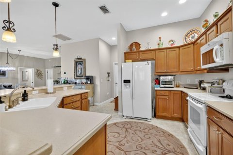 Casa en venta en The Villages, Florida, 4 dormitorios, 204.57 m2 № 1916779 - foto 16