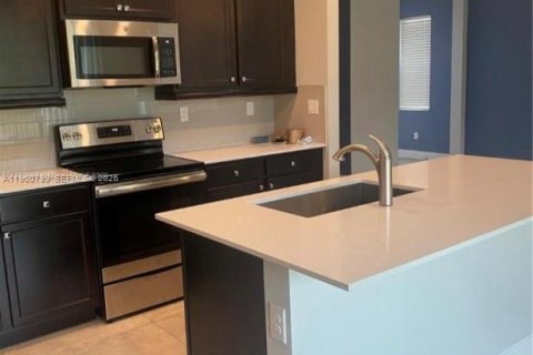 Снять в аренду виллу или дом в Дирфилд-Бич, Флорида 4 спальни, 202.9м2, № 2022014 - фото 4