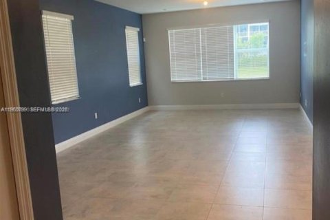 Снять в аренду виллу или дом в Дирфилд-Бич, Флорида 4 спальни, 202.9м2, № 2022014 - фото 3