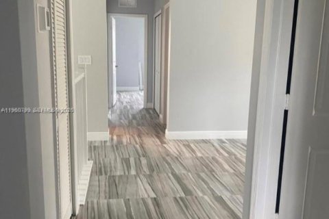 Снять в аренду виллу или дом в Дирфилд-Бич, Флорида 4 спальни, 202.9м2, № 2022014 - фото 9