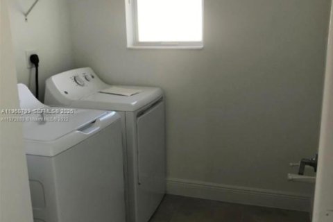 Снять в аренду виллу или дом в Дирфилд-Бич, Флорида 4 спальни, 202.9м2, № 2022014 - фото 6