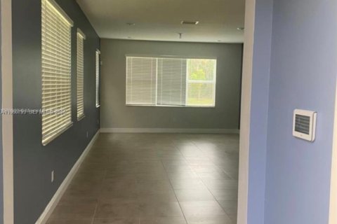 Снять в аренду виллу или дом в Дирфилд-Бич, Флорида 4 спальни, 202.9м2, № 2022014 - фото 2