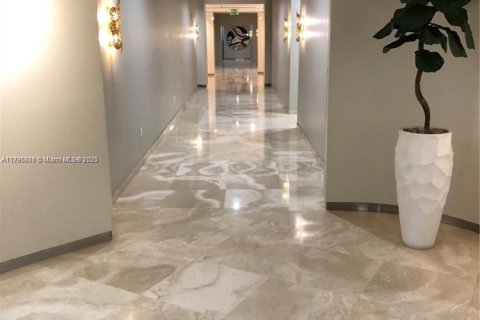 Condo in Bal Harbour, Florida, 2 bedrooms  № 1864828 - photo 25