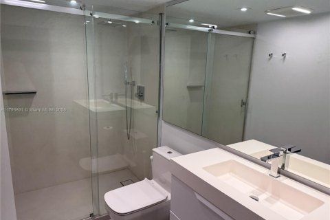 Condo in Bal Harbour, Florida, 2 bedrooms  № 1864828 - photo 8