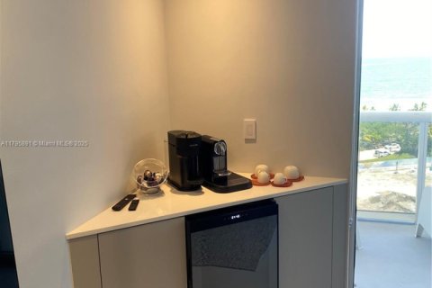 Condo in Bal Harbour, Florida, 2 bedrooms  № 1864828 - photo 3