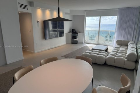 Condo in Bal Harbour, Florida, 2 bedrooms  № 1864828 - photo 1