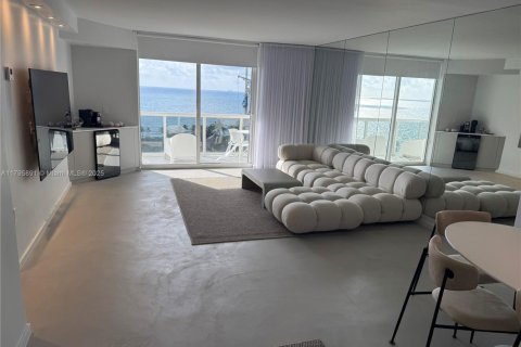 Condo in Bal Harbour, Florida, 2 bedrooms  № 1864828 - photo 2
