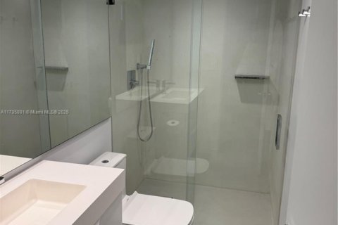 Condo in Bal Harbour, Florida, 2 bedrooms  № 1864828 - photo 13