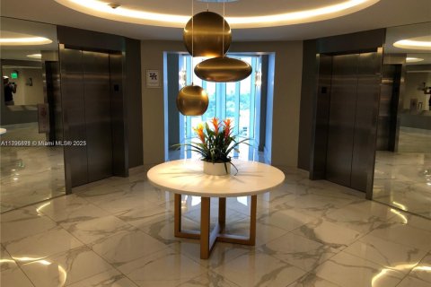 Condo in Bal Harbour, Florida, 2 bedrooms  № 1864828 - photo 19