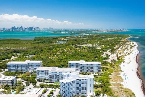 Condominio en venta en Key Biscayne, Florida, 3 dormitorios, 125.42 m2 № 1932973 - foto 18