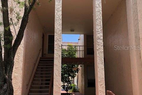 Condo in Altamonte Springs, Florida, 2 bedrooms № 2198602 - photo 2