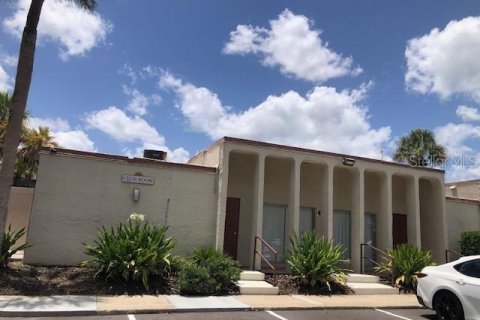 Condo in Altamonte Springs, Florida, 2 bedrooms № 2198602 - photo 11