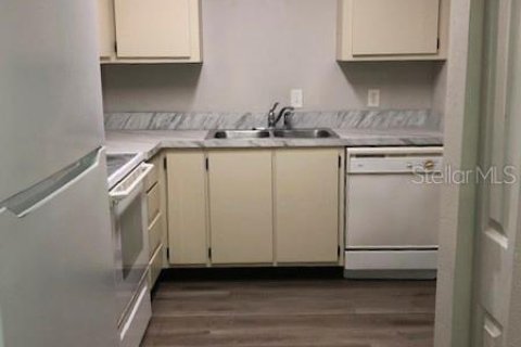 Condo in Altamonte Springs, Florida, 2 bedrooms № 2198602 - photo 7