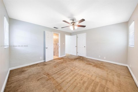 House in Coral Springs, Florida 4 bedrooms, 202.25 sq.m. № 1943792 - photo 12