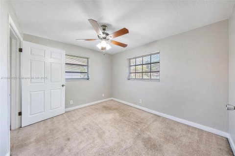 House in Coral Springs, Florida 4 bedrooms, 202.25 sq.m. № 1943792 - photo 14