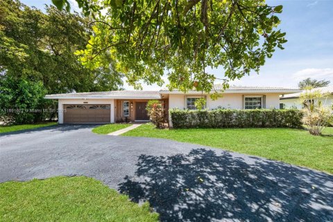 House in Coral Springs, Florida 4 bedrooms, 202.25 sq.m. № 1943792 - photo 1