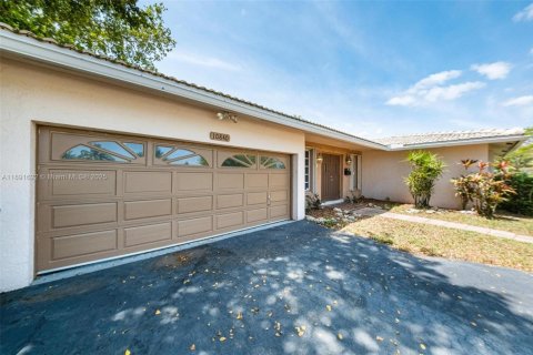 House in Coral Springs, Florida 4 bedrooms, 202.25 sq.m. № 1943792 - photo 5