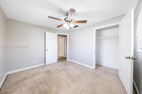 House in Coral Springs, Florida 4 bedrooms, 202.25 sq.m. № 1943792 - photo 15