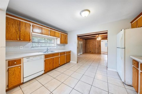 House in Coral Springs, Florida 4 bedrooms, 202.25 sq.m. № 1943792 - photo 10