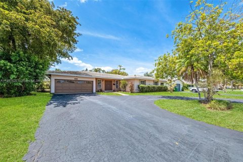 House in Coral Springs, Florida 4 bedrooms, 202.25 sq.m. № 1943792 - photo 3
