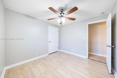House in Coral Springs, Florida 4 bedrooms, 202.25 sq.m. № 1943792 - photo 13