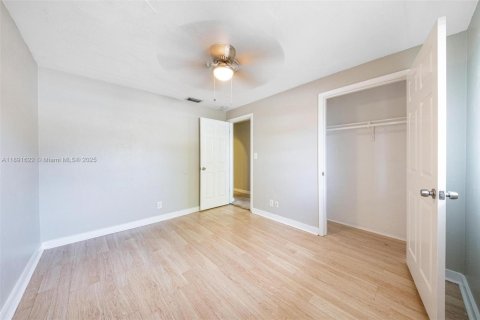 House in Coral Springs, Florida 4 bedrooms, 202.25 sq.m. № 1943792 - photo 16