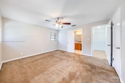 House in Coral Springs, Florida 4 bedrooms, 202.25 sq.m. № 1943792 - photo 11