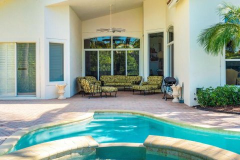 House in Wellington, Florida 4 bedrooms, 281.87 sq.m. № 2158335 - photo 19