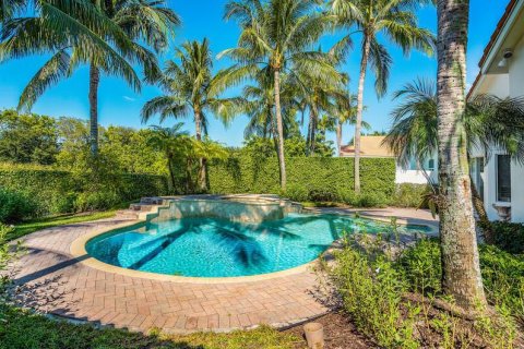 House in Wellington, Florida 4 bedrooms, 281.87 sq.m. № 2158335 - photo 2