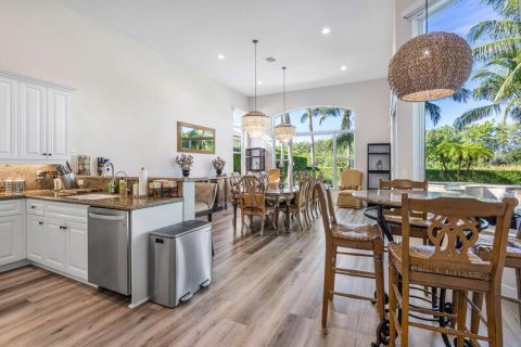 House in Wellington, Florida 4 bedrooms, 281.87 sq.m. № 2158335 - photo 13