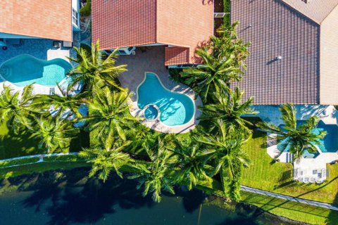 House in Wellington, Florida 4 bedrooms, 281.87 sq.m. № 2158335 - photo 24
