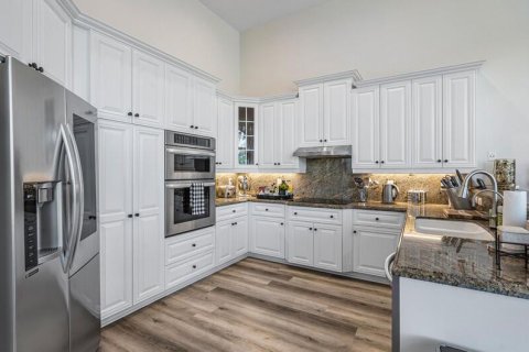 House in Wellington, Florida 4 bedrooms, 281.87 sq.m. № 2158335 - photo 14
