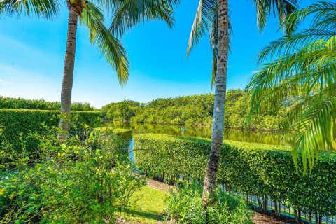 House in Wellington, Florida 4 bedrooms, 281.87 sq.m. № 2158335 - photo 21