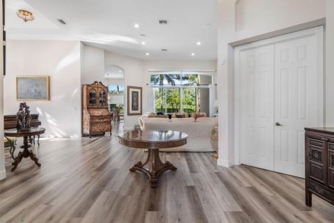 House in Wellington, Florida 4 bedrooms, 281.87 sq.m. № 2158335 - photo 7