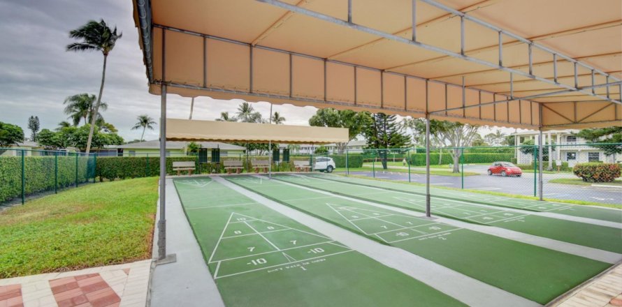 House in Delray Beach, Florida 2 bedrooms, 91.23 sq.m. № 1132722