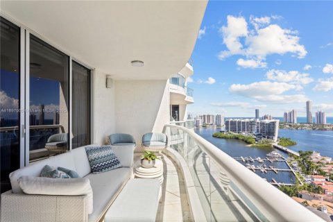 Condo in Aventura, Florida, 3 bedrooms  № 1948705 - photo 17