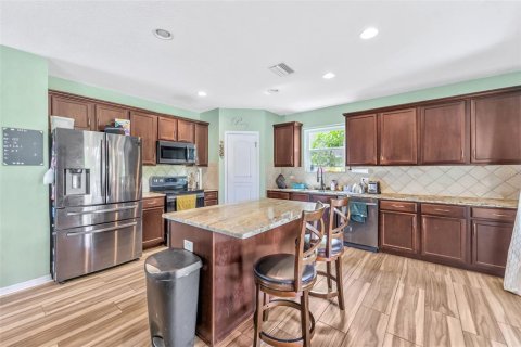 House in Spring Hill, Florida 4 bedrooms, 222.22 sq.m. № 2395853 - photo 14