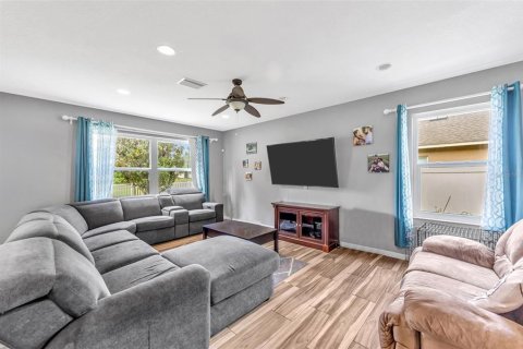 House in Spring Hill, Florida 4 bedrooms, 222.22 sq.m. № 2395853 - photo 8