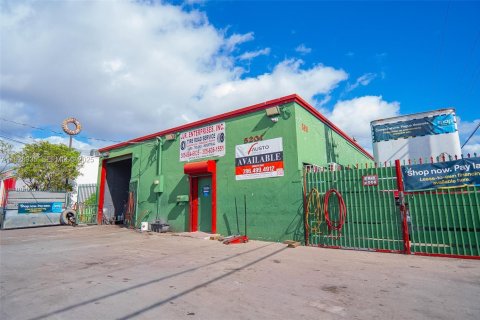 Propiedad comercial en venta en Miami, Florida № 1991349 - foto 15