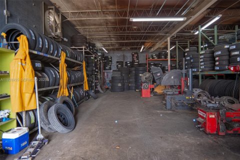 Propiedad comercial en venta en Miami, Florida № 1991349 - foto 5