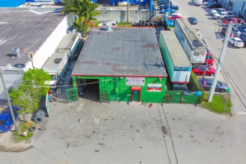 Propiedad comercial en venta en Miami, Florida № 1991349 - foto 14