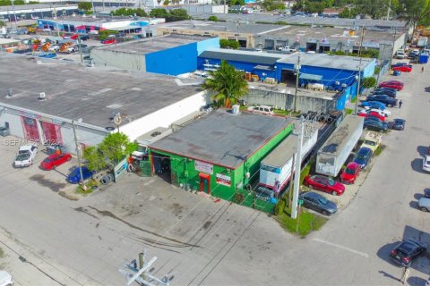 Propiedad comercial en venta en Miami, Florida № 1991349 - foto 1