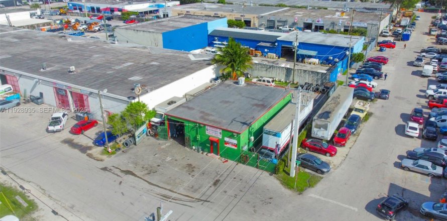 Propiedad comercial en Miami, Florida № 1991349